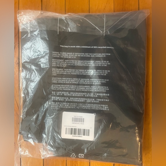 NWT Slim Built-In Flex Rotation 5-inch Inseam Chino Shorts in Panther​ - Picture 8 of 9